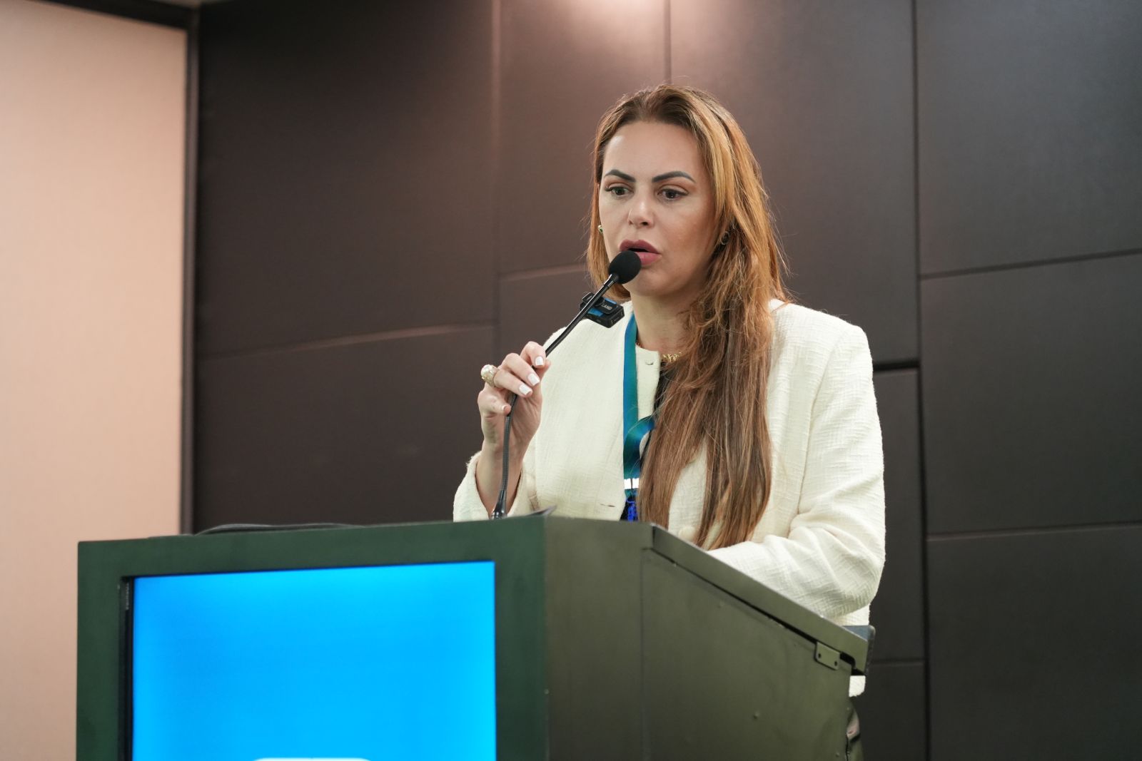 Regina Carnovale Nunes speaking at the expo